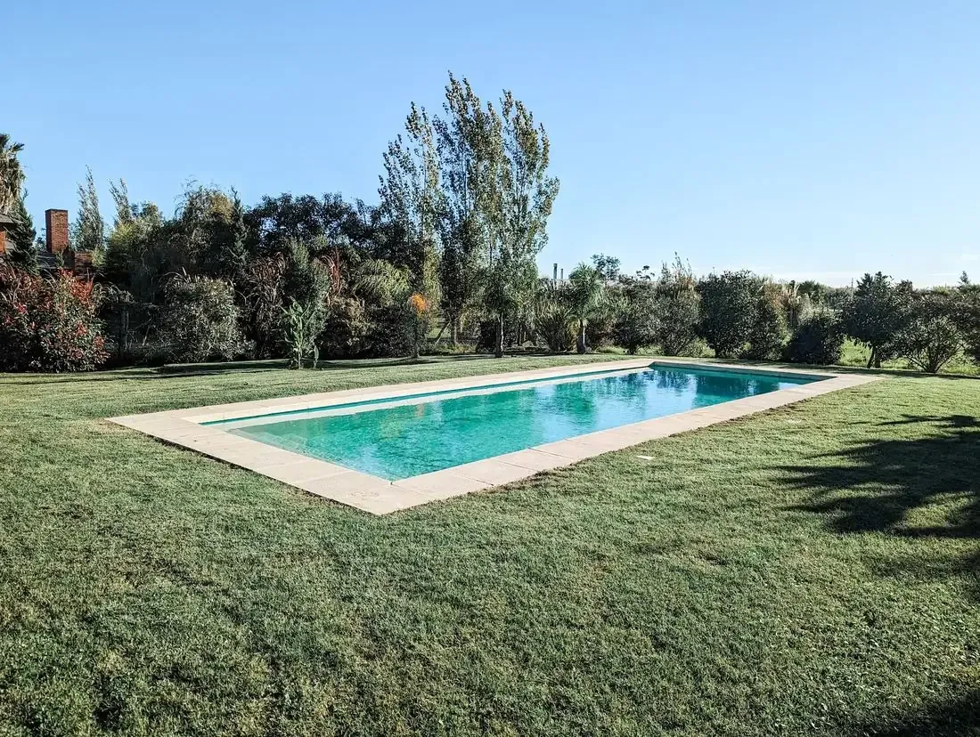 Garden and pool, Colinas de Carrasco