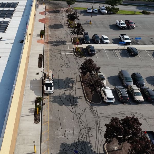 Vereda y estacionamiento nuevos de Rothko Construction